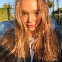 Sariyimsari Naked Stripping On Cam For Live Sex Video Chat Gyrls