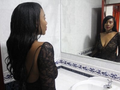 Modelka Sofiaa ebony na kameře živá sex show a chat zdarma Stripchat