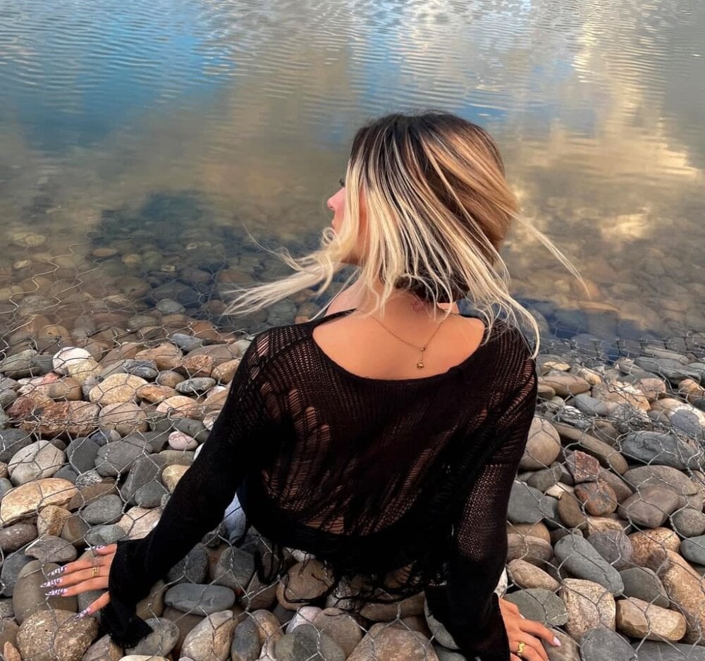 Scarlet Rose Cam Model Free Live Sex Show Chat Stripchat