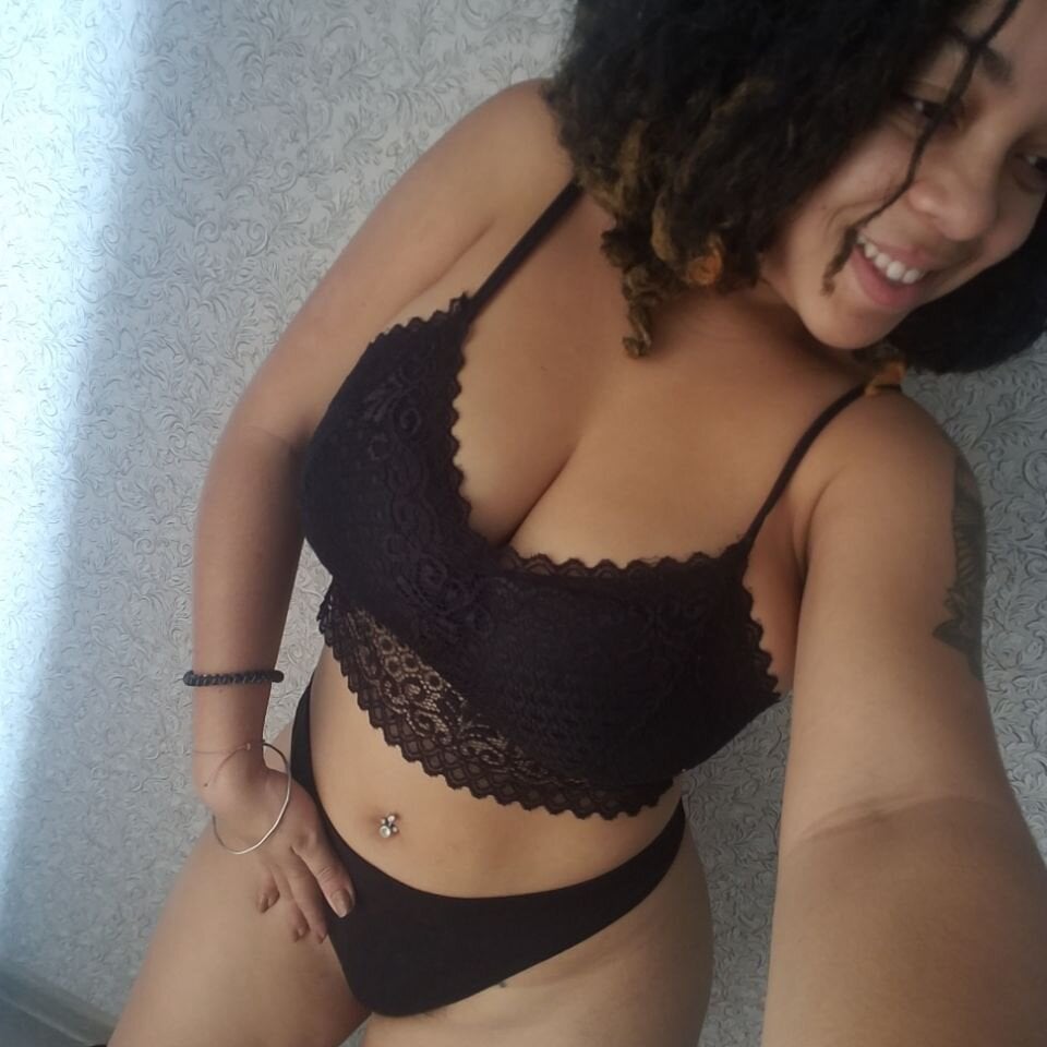 Modèle de Webcam Brown Sugar Show porno gratuit en Stripchat