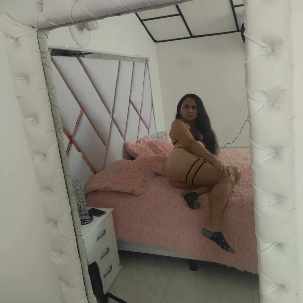 Judith Milf бесплатное вебкам шоу и XXX чат xHamsterLive