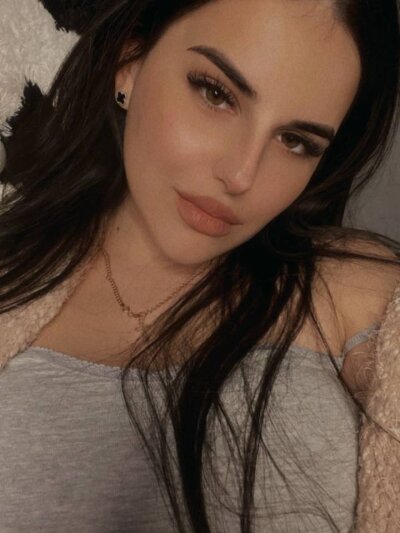 Layna Kisss Stripchat Webcam Model Profile Free Live Sex Show
