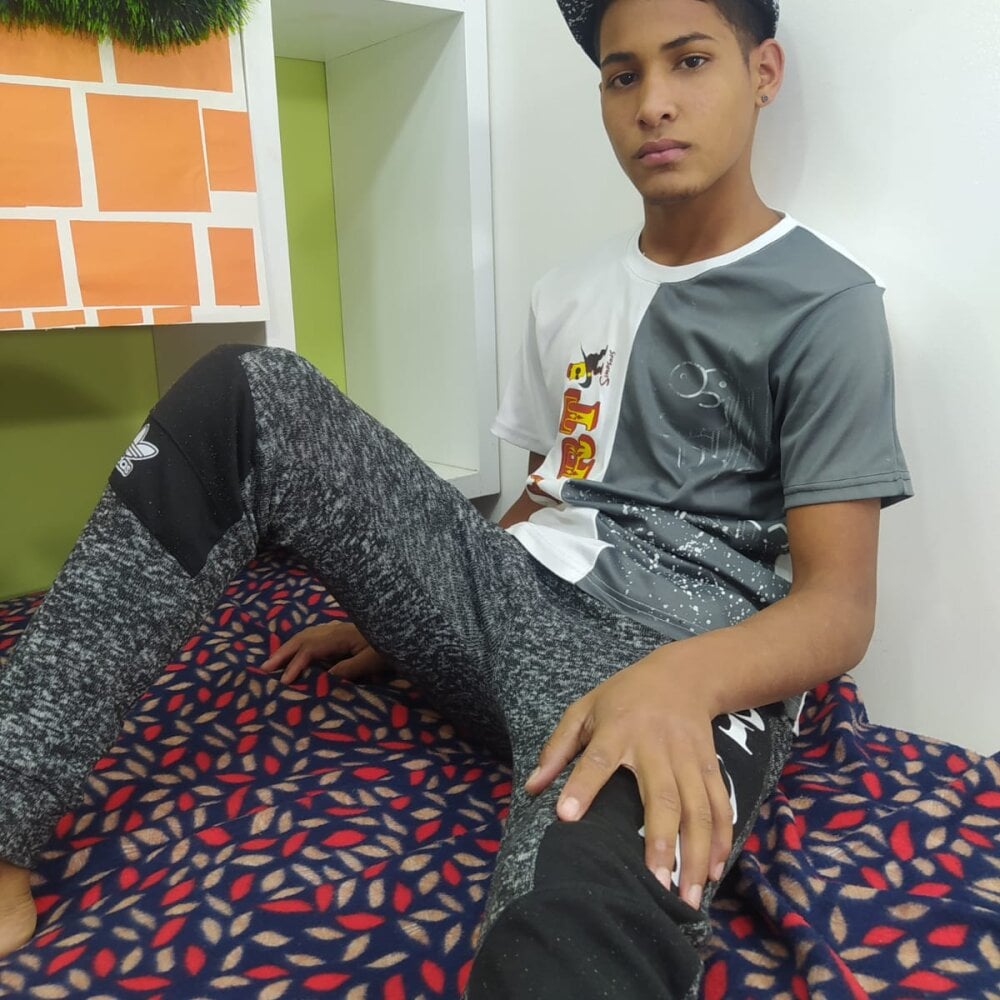 Oliver Twink Cam Model Free Live Sex Show Chat Stripchat