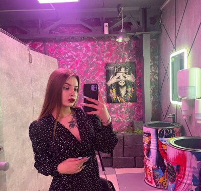Modelka FioraFedele na kameře živá sex show a chat zdarma Stripchat