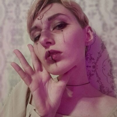 AlmeWood Nude Profile And Live Sex Chat Blondes King2Cam