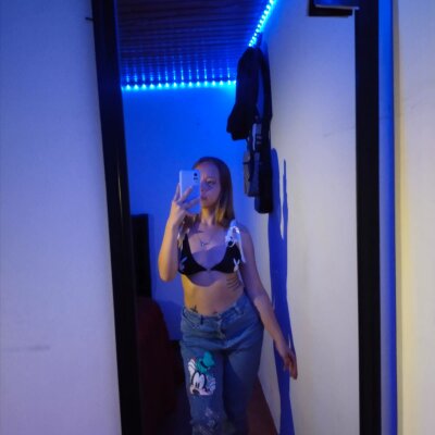 AbigailHenderson Stripchat Webcam Model Profile Free Live Sex Show