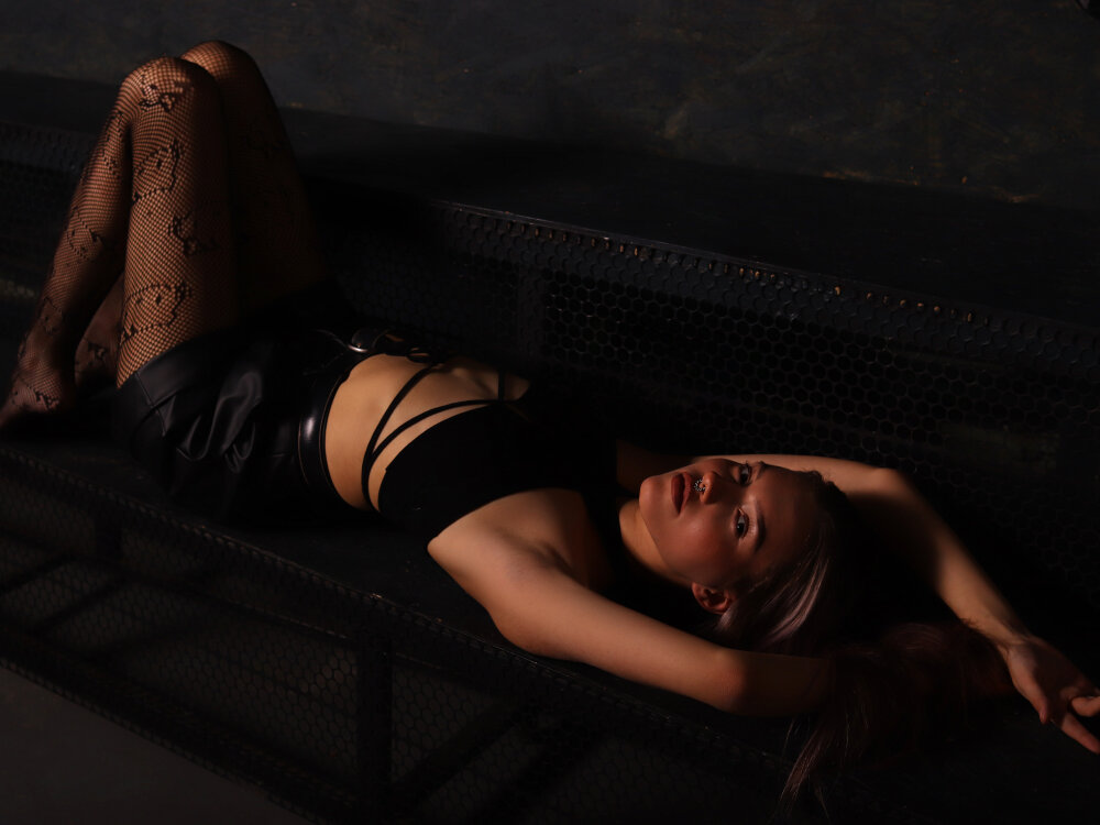 EmilyRoar Webcam Show Super Chat Free Adult Cams Live Sex Chat