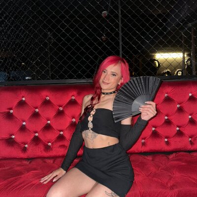 Modelka Adara Rousse na kameře živá sex show a chat zdarma Stripchat