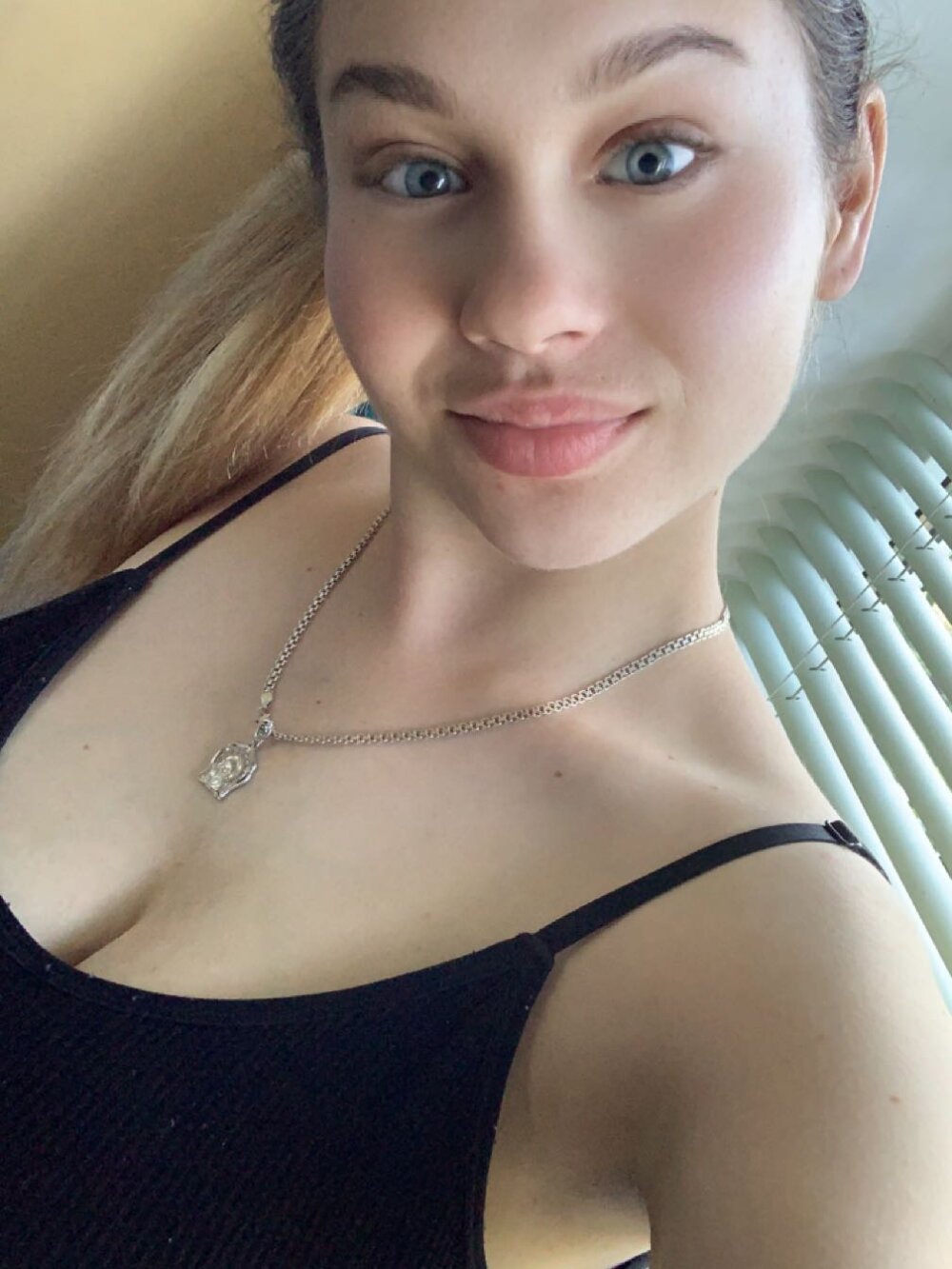 Crystal Girl Cam Model Free Live Sex Show Chat Stripchat