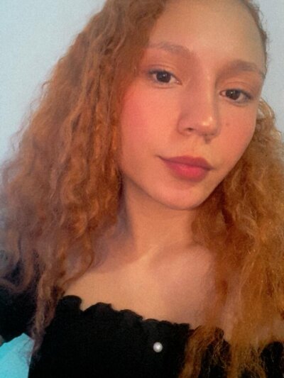Loraine White Stripchat Webcam Model Profile Free Live Sex Show
