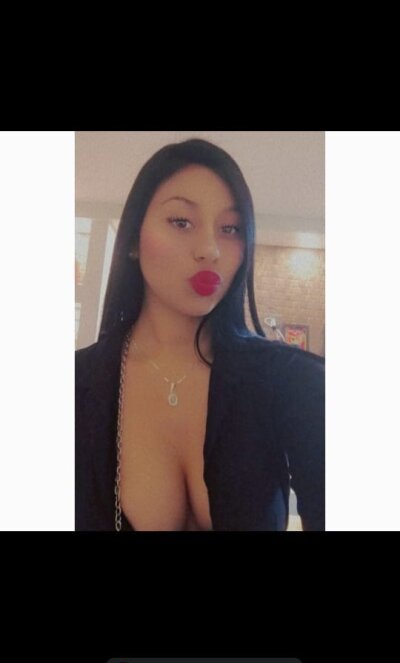 Luciana Pinkk Stripchat Webcam Model Profile Free Live Sex Show