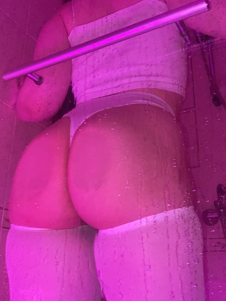 Marilyn Hands Webcam Show Live Sex Cams Camstrip Cc