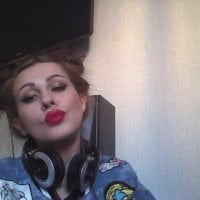 Carneliaaa's Offline Chat Room