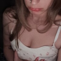 lydiapeachxxx's Avatar Pic