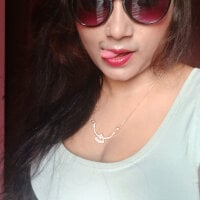 Sunny_Leoneii's Offline Chat Room