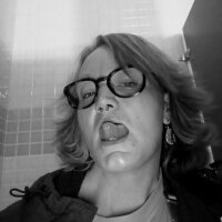 SuperFreakyGirl1's Offline Chat Room