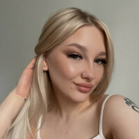 AlinaLaguna's Offline Chat Room