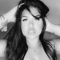 daniellemiawolf's Offline Chat Room