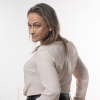 Charlot_milf webcam model