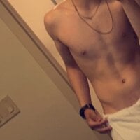 Johnnysinsjr3's Offline Chat Room