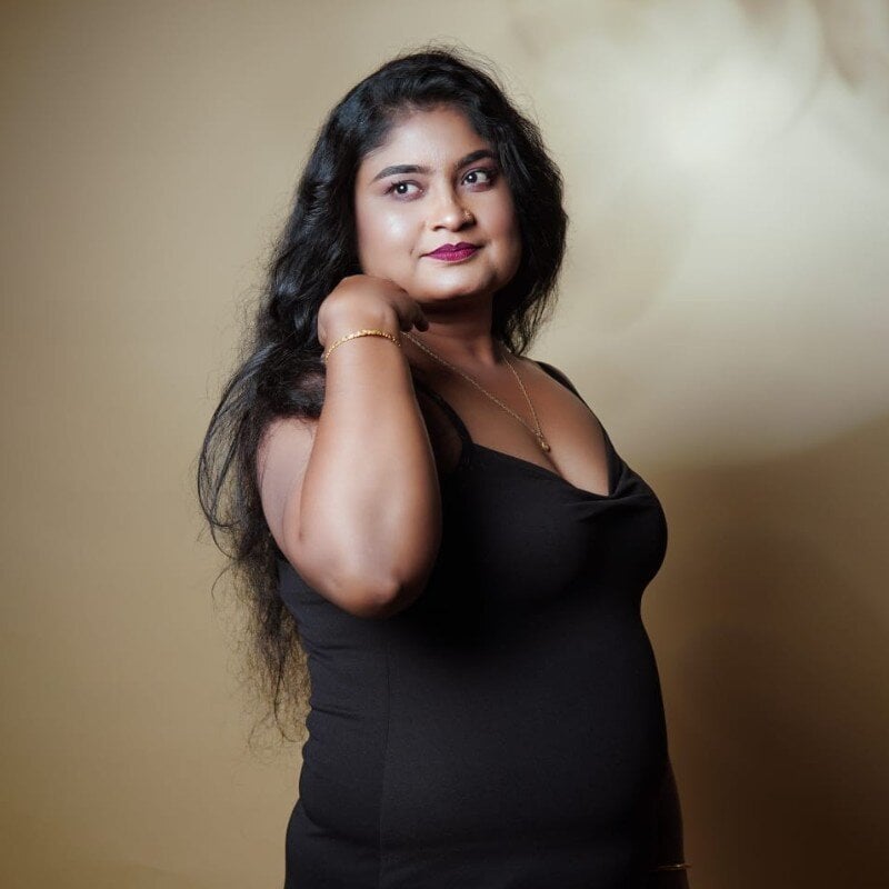 hornyriyanka's Stripchat show and profile