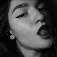 LolaTayIor's Offline Chat Room