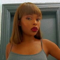 ladyRedYoung webcam