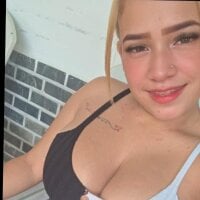 Isabella_Glow webcam model