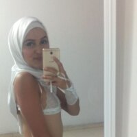 IrisAziz Adlı Modelin Çevrimdışı Sohbet Odası