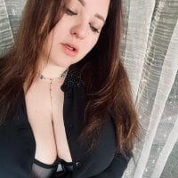 BustyEllaine's Offline Chat Room