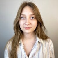 AlmaRoberts Adlı Modelin Çevrimdışı Sohbet Odası