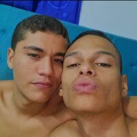 Модель coouple_twinks22