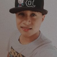 maikel_hornysmile's Offline Chat Room