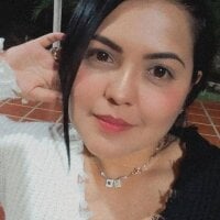 Emilia_Roberts_'s Offline Chat Room