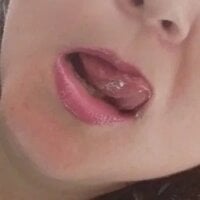 Milena_Ronsiw Adlı Modelin Çevrimdışı Sohbet Odası