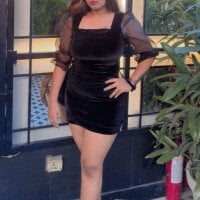 URs_RIYA webcam model