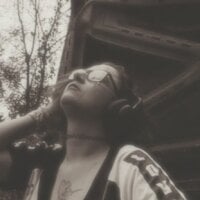 EdensDeadliestVice's Offline Chat Room