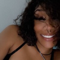 Honeybee713 fully nude on webcam for live porn video chat
