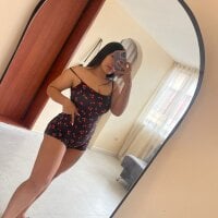 SaraCrow webcam model