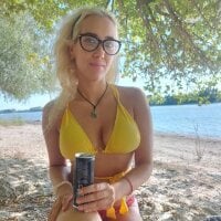 erotic__blondiee 个人资料图片
