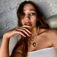 ALiceKmb webcam model