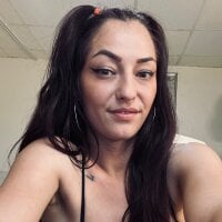 AnyaHills webcam model
