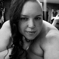 Peachesandstring's Offline Chat Room