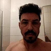 Englishmen89's Offline Chat Room