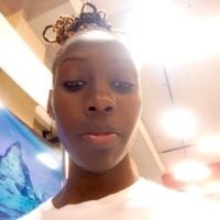 Tinashe_1012's Offline Chat Room