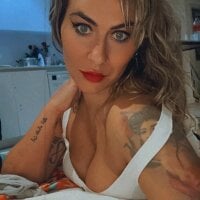 Yolaqueen webcam model