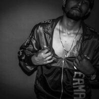 Benjaminbillions' Offline Chat Room