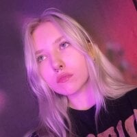 femme_fleur's Offline Chat Room