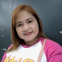 xxQueenOfSquirt webcam model