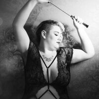 Bustycurves' Avatar Pic